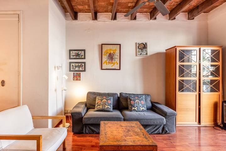 Entire apartment, 'Lovely with Terrace' Apartment with Private Terrace, Balcony, and Wi-Fi in Sarrià - Sant Gervasi, Barcelona