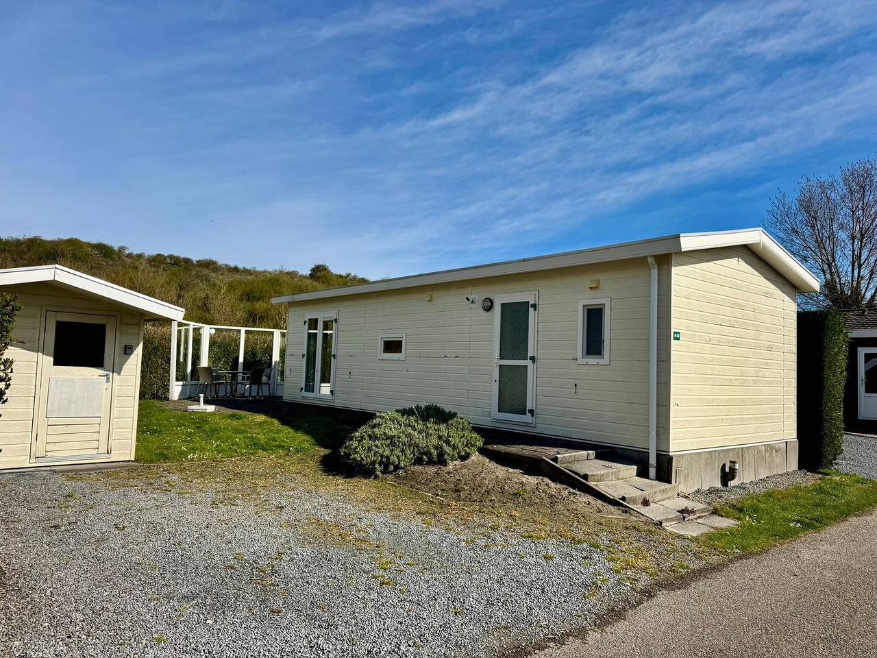 Chalet am Strandaufgang B028, 230 m zur Nordsee Garten, Terrasse und Klimaanlage in Zeeuwse Kust