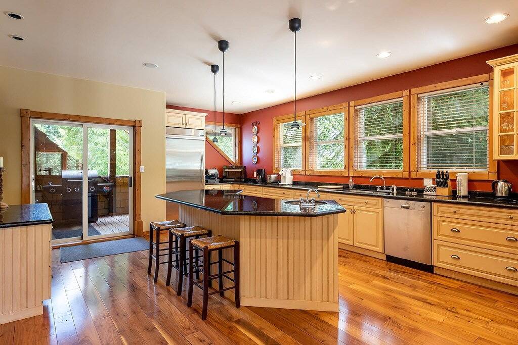 Marmot's Meadow Chalet: Tranquil 14th Fairway - Private Hot Tub in Whistler, Whistler Blackcomb