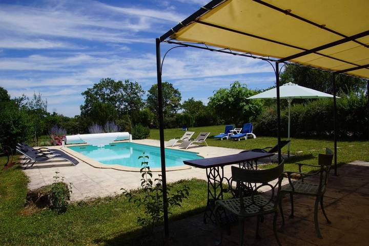 Gîte pour 8 personnes, avec Terrasse ainsi que Jardin et Piscine dans le Tarn - 3