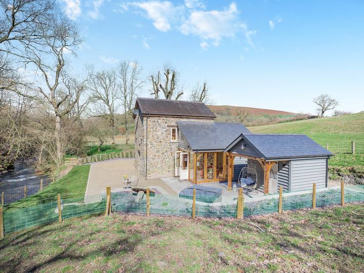 Cottage for 2 people, with garden in Mid-Wales