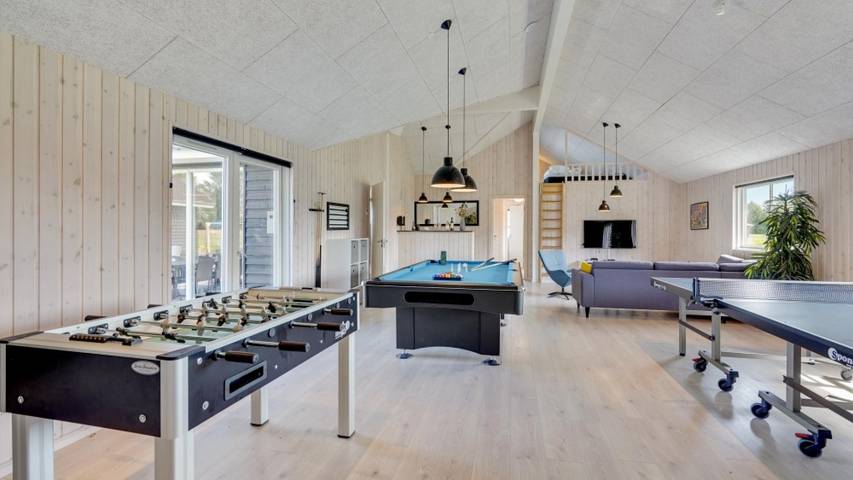 470 - Stort sommerhus i Marielyst – Book poolhuset her in Væggerløse, Svenske Østersøen