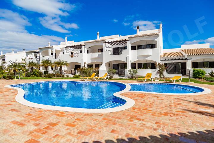 Ferienwohnung für 5 Personen, mit Balkon und Terrasse sowie Garten und Pool in Portimão