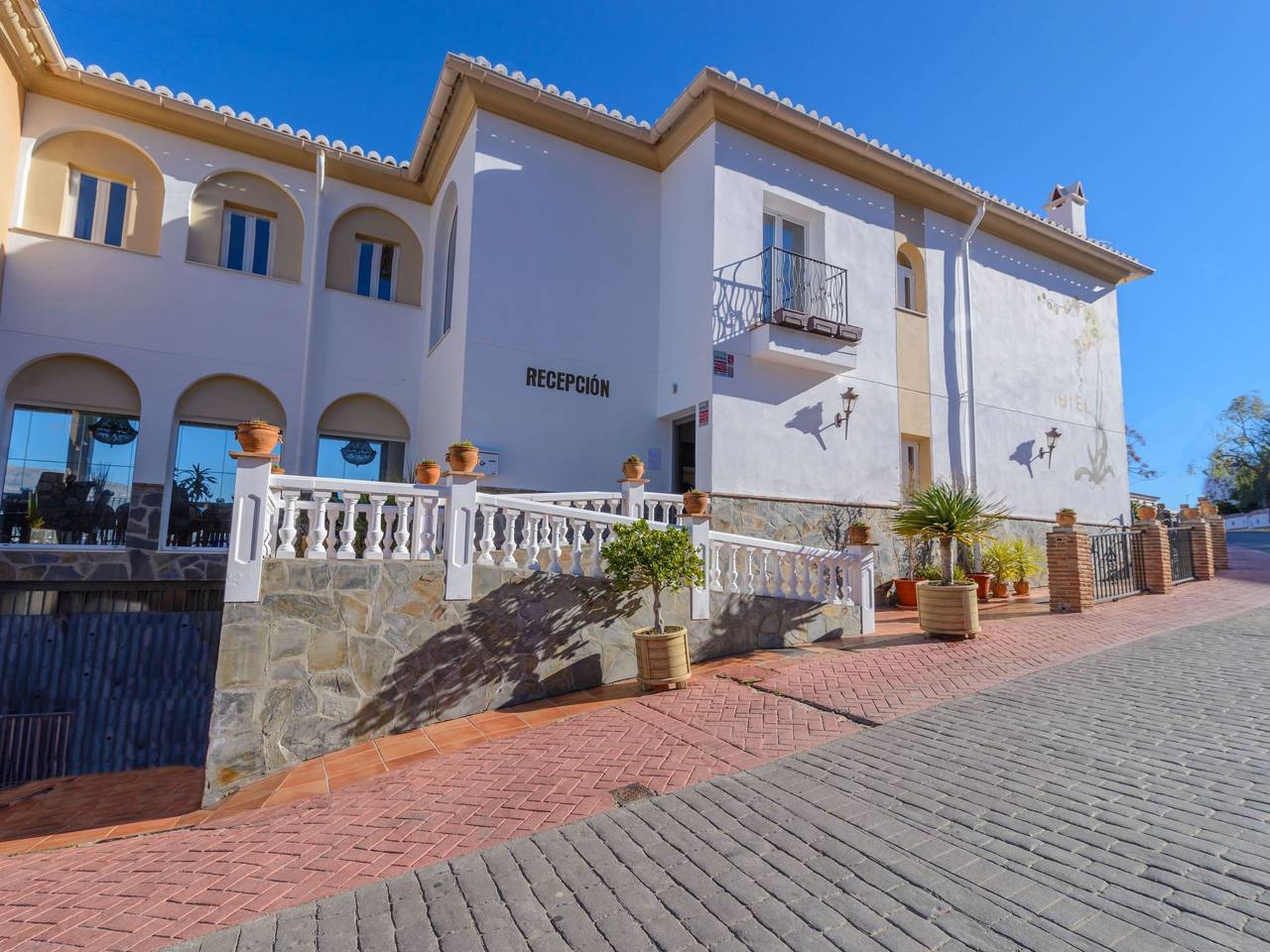 Spa-Spielzimmer mit Außen-Whirlpool und Schwimmbad in Los Romanes, Viñuela