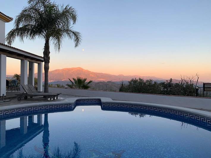 Casa rural para 10 personas, con vistas además de piscina y jardín en Comares - 3