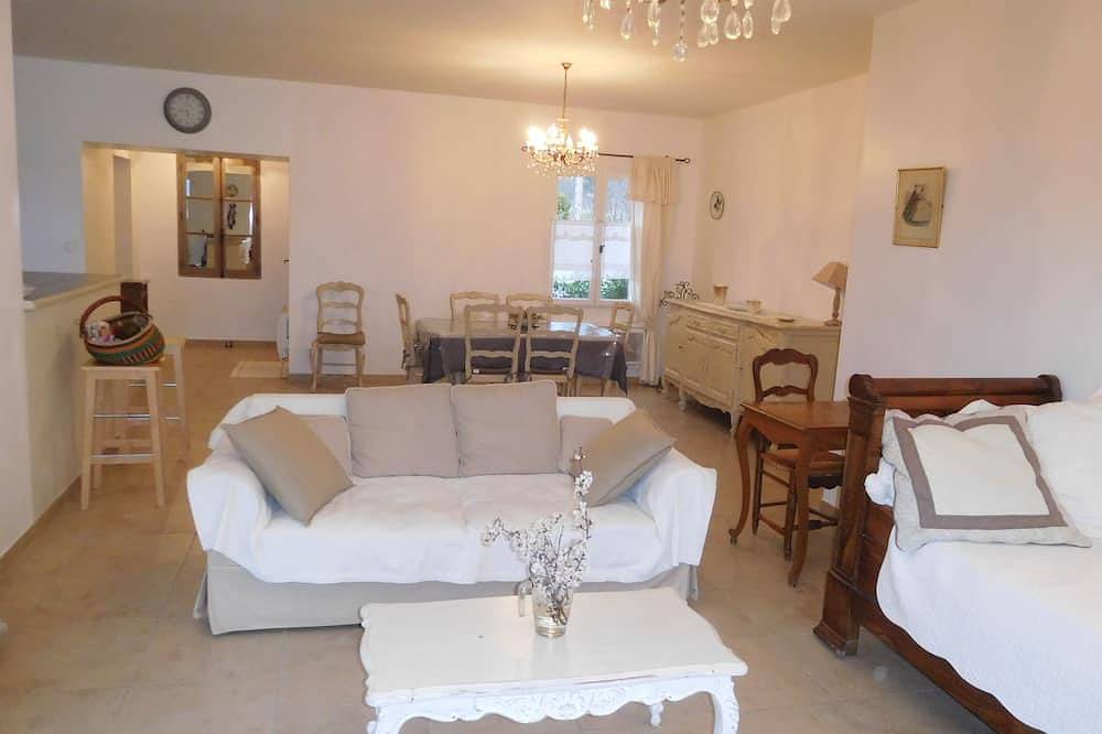 Charming house with private pool, large enclosed grounds, superb Luberon view in Gargas, Regionaler Naturpark Luberon