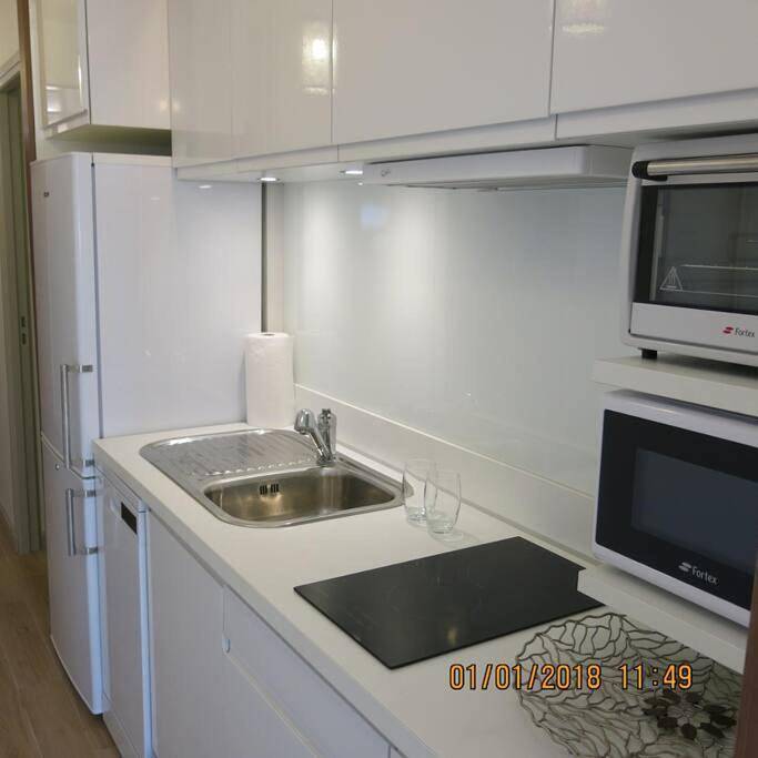 Gîte pour 4 personnes, avec terrasse ainsi que piscine et jardin, animaux acceptés dans Nettlé Bay - 3