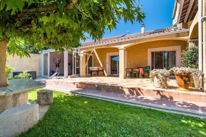 Location de vacances pour 8 personnes, avec terrasse et jardin ainsi que jacuzzi et piscine à Saint-Germain - 2