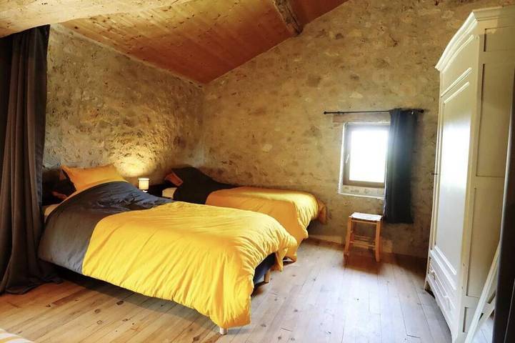 Location de vacances pour 4 personnes, avec Jacuzzi et Terrasse ainsi que Jardin et Piscine à Clermont-Dessous - 2