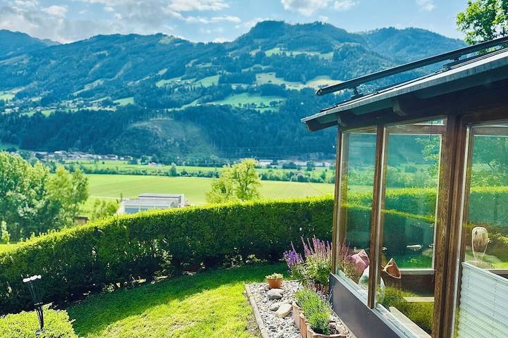 Ferienhaus für 8 Personen, mit Whirlpool und Terrasse sowie Garten und Sauna in Hart im Zillertal