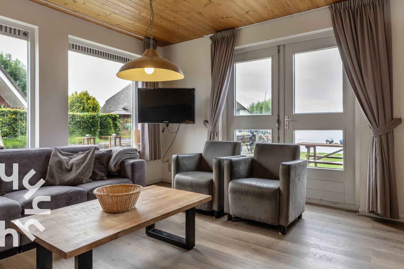 Comfortabel 10-persoons vakantiehuis aan het water met eigen aanlegsteiger nabij Giethoorn in Nationaal Park Weerribben-Wieden