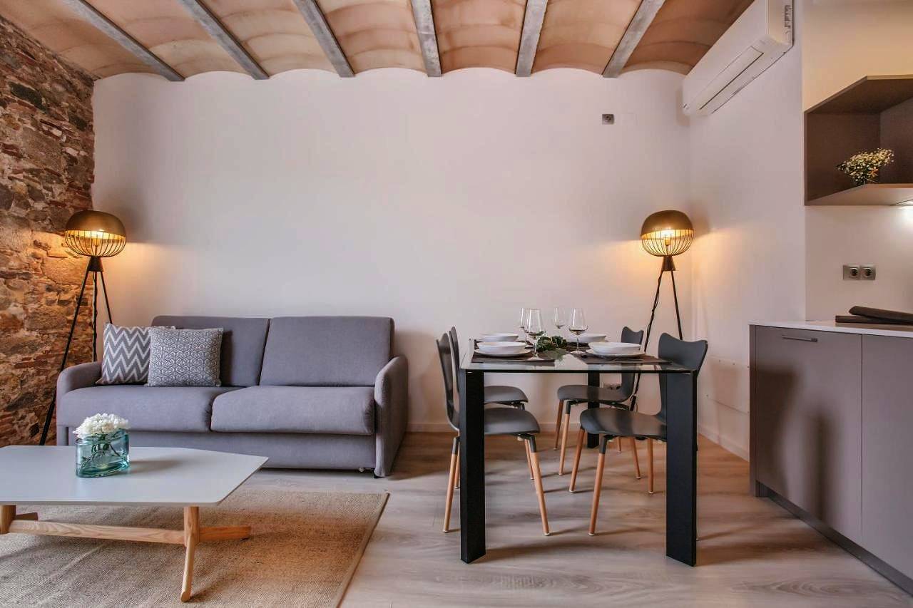 Entire apartment, Flateli- Plaça Catalunya 2-1 in Girona, Gironès