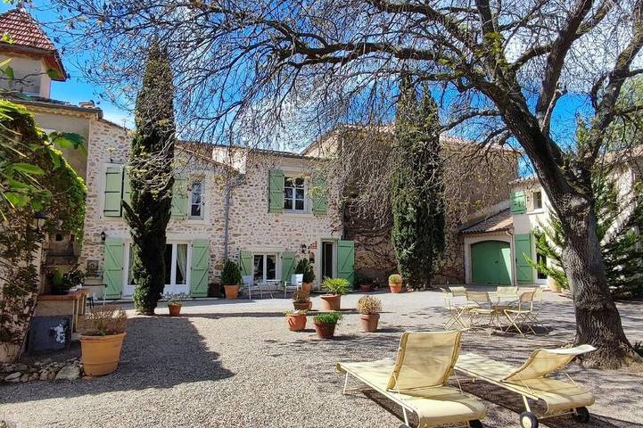Casa de vacaciones para 15 personas, con jardín además de piscina y balcón - 1