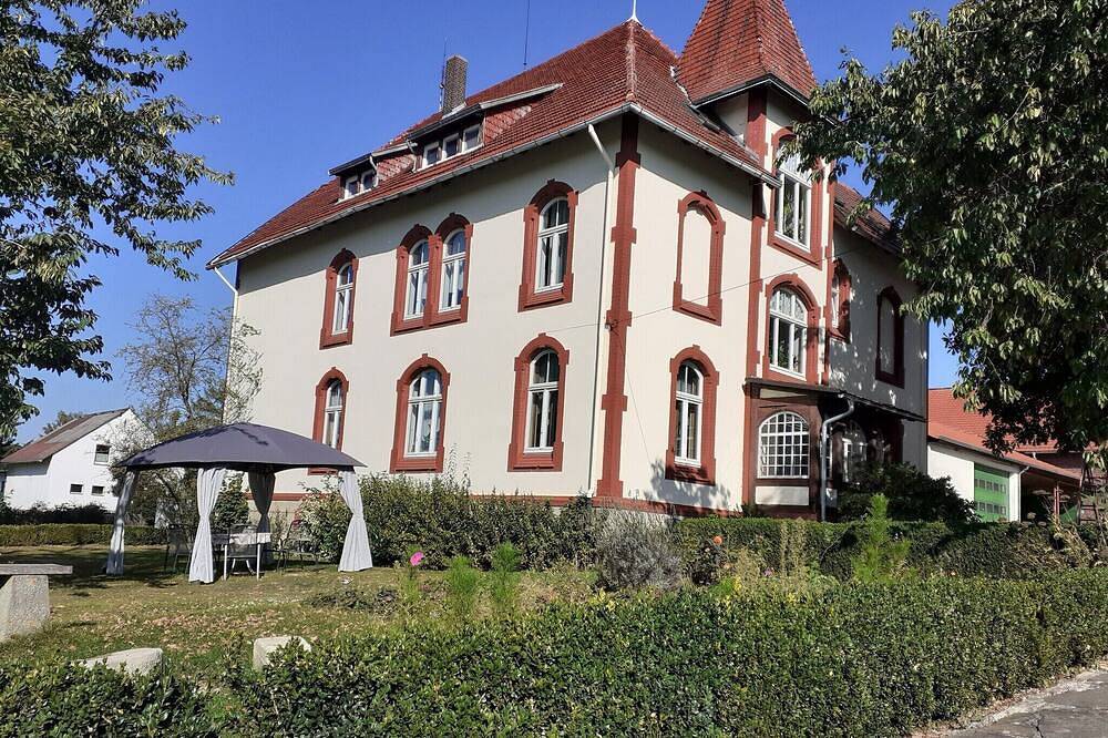 Ganze Wohnung, Ferienwohnung mit Garten auf dem Bauernhof in Trendelburg, Hessisches Bergland
