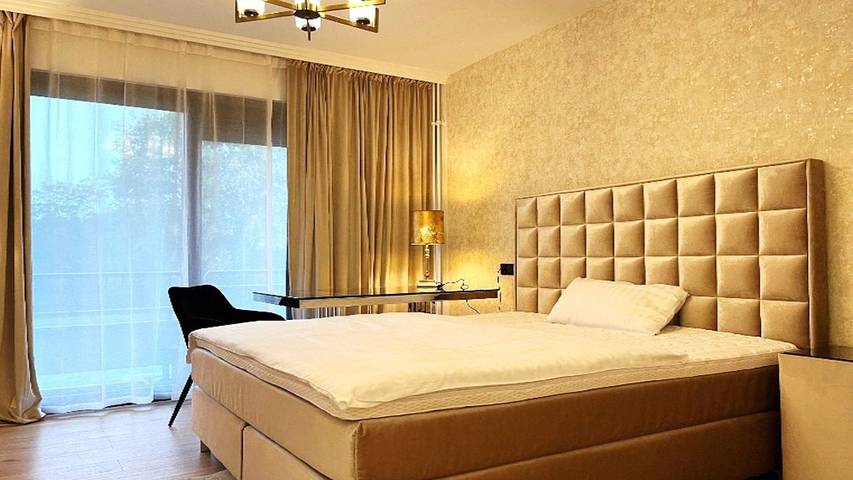 Ferienwohnung für 2 Personen, mit Pool und Balkon