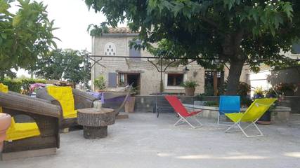 Gîte pour 12 personnes, avec piscine ainsi que jardin et vue, adapté aux familles à Barbentane