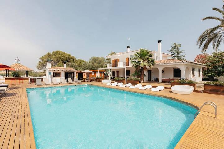 Location de vacances pour 32 personnes, animaux acceptés à Manises - 2