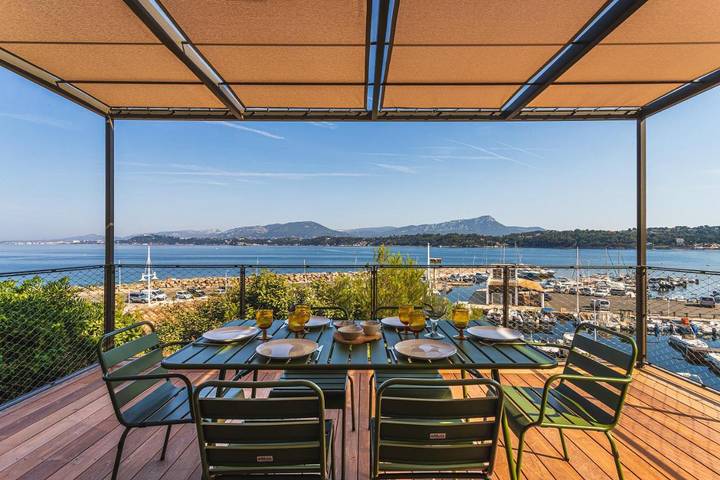 Gîte pour 6 personnes, avec Balcon ainsi que Terrasse et Vue dans Plage Des Oursinieres Le Pradet