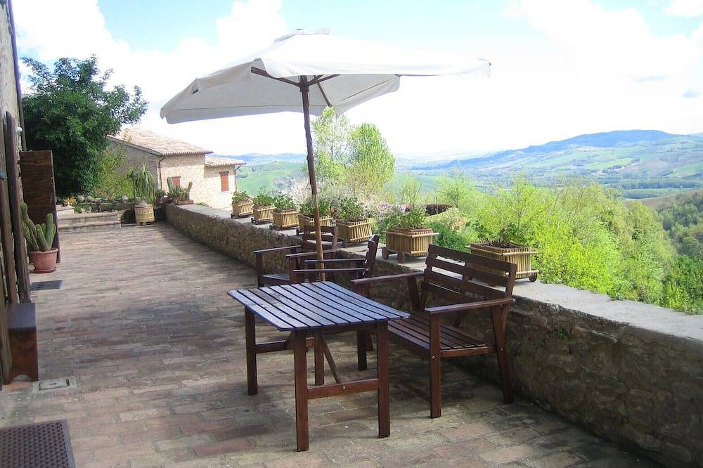 La Valle Holiday House in Urbino. Surrounded by greenery for your exclusive use! in Urbino, Pesaro-Urbino