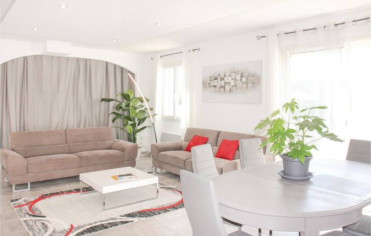 Location de vacances pour 8 personnes, avec piscine ainsi que terrasse et jardin, animaux acceptés à Salon-de-Provence - 3