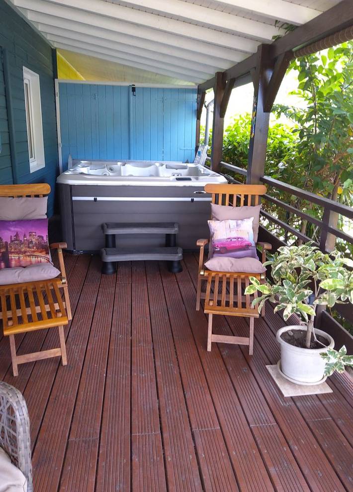 Gîte pour 4 personnes, avec jacuzzi ainsi que jardin et terrasse à Bouillante - 2