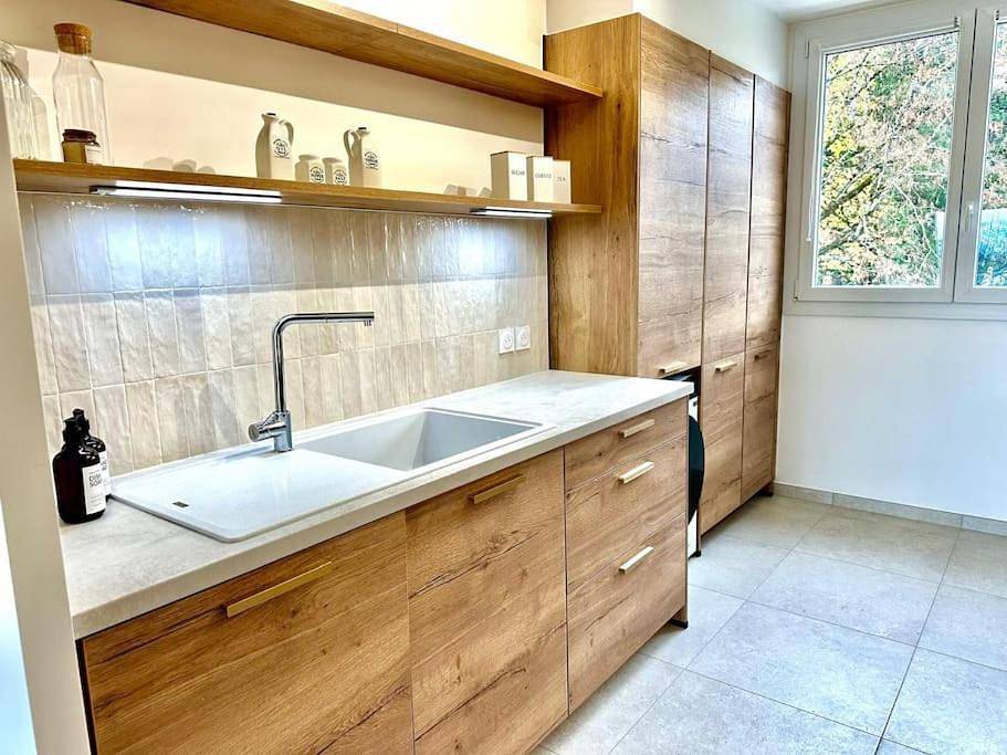 Appartement entier, Three-Bedroom Apartment in Divonne-les-Bains, Gex