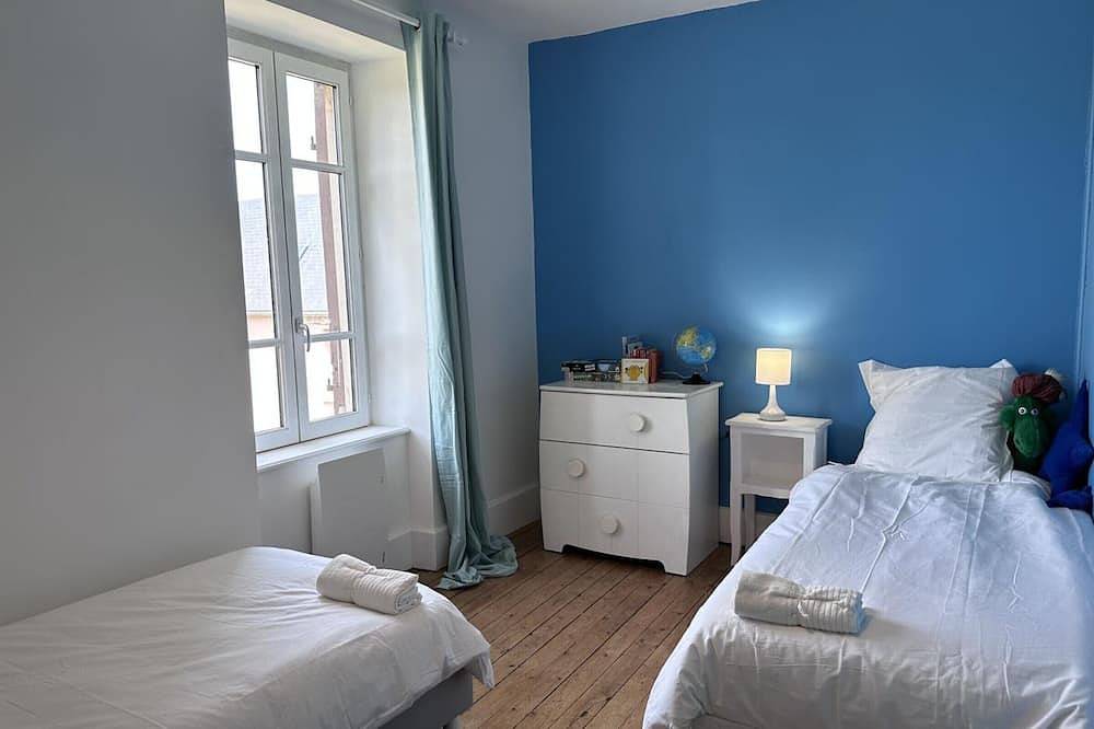 Maison de charme à Jaligny-sur-Besbre, 4 chambres, jardin, draps & ménage inclus in Jaligny-sur-Besbre, Région de Vichy