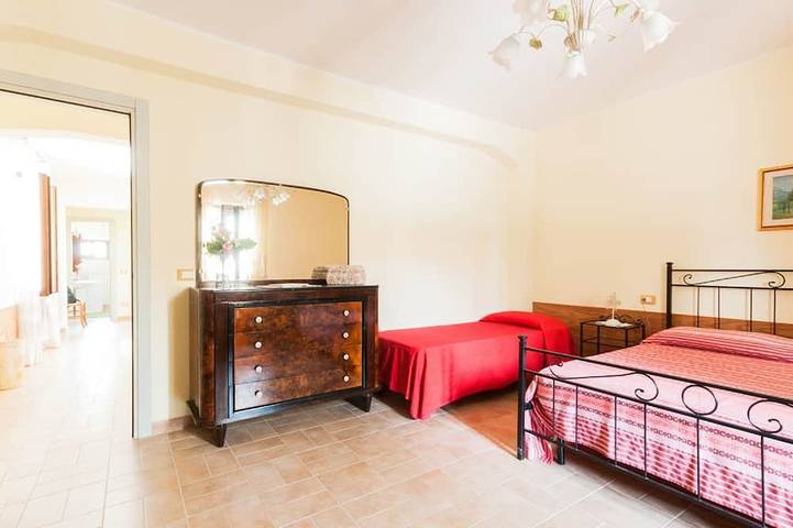 Appartement entier, \"Casale Giacinta\" ancien chalet entre mer et montagne avec piscine in Pianella, Province de Pescara