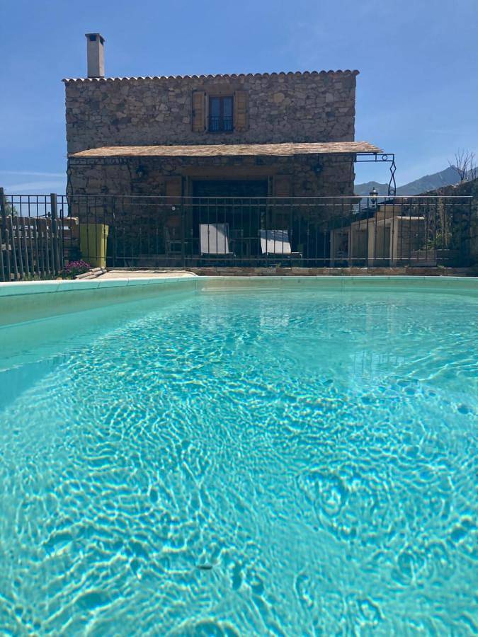 Ferienhaus für 6 Personen, mit Ausblick und Pool sowie Terrasse - 1