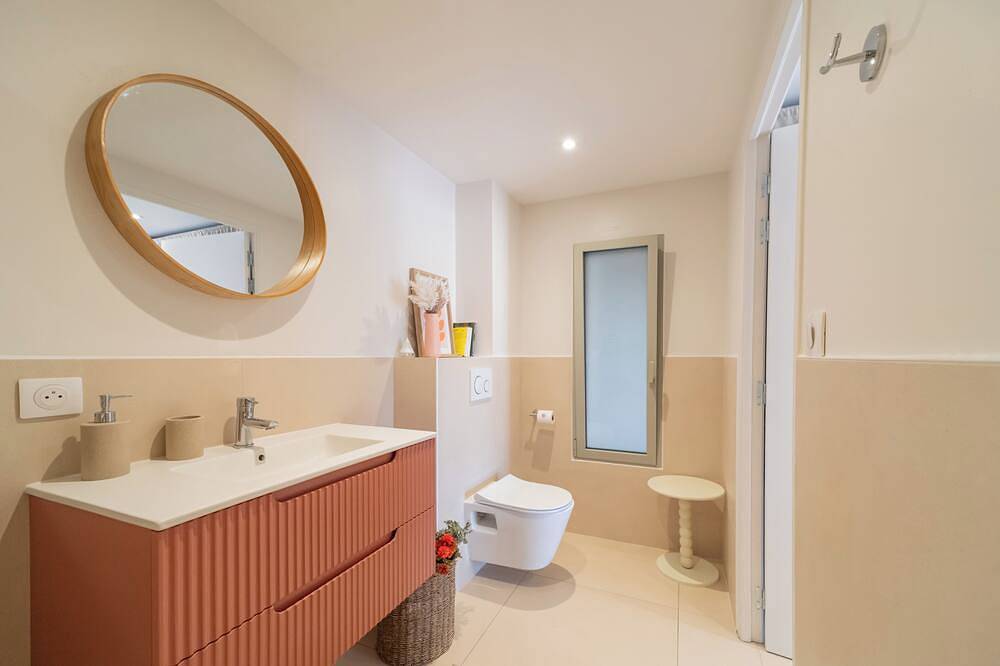 Ganze Wohnung, L'atelier du coq gaulois: modern, cozy loft in the city center. in Saintes, Saintes und Umgebung