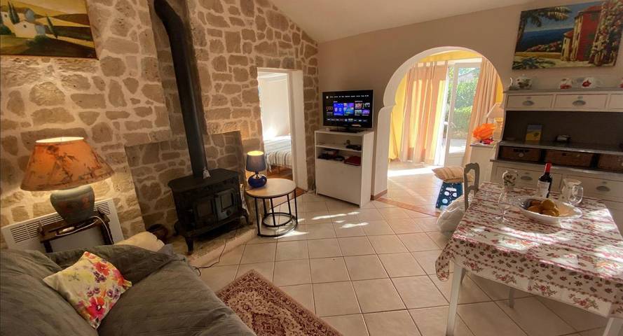 Gîte pour 4 personnes, avec jardin et piscine, adapté aux familles dans le Var - 2