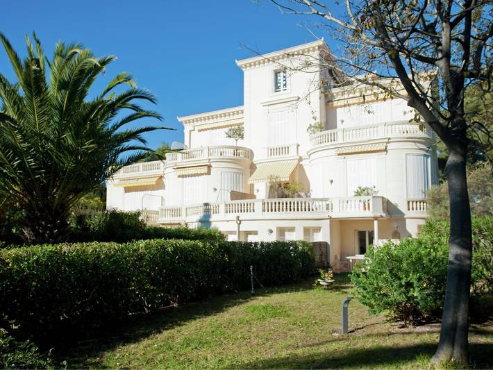 Gîte pour 4 personnes, avec Balcon ainsi que Terrasse et Piscine dans Plage du Val Fleuri