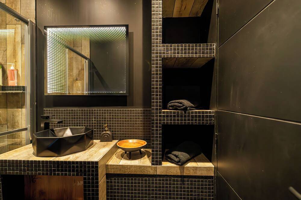 Appartement entier, La Suite d’Exception : Cinéma Privé & Spa de Rêve” in Précy-sur-Oise, Oise