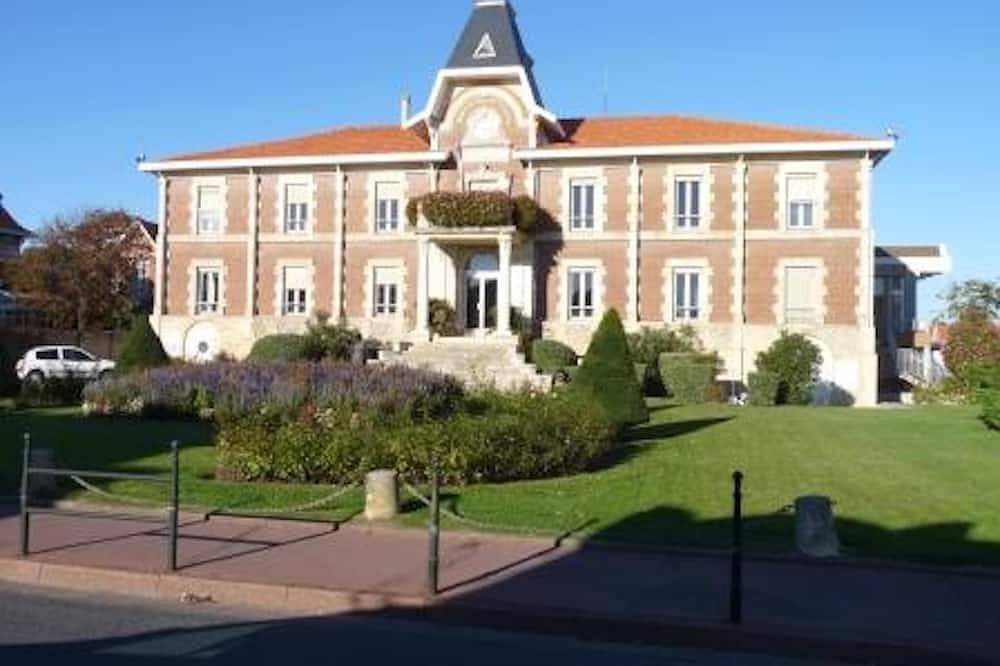 Entire apartment, Apartment Soulac sur mer close to the ocean and all amenities in Soulac-sur-Mer, Lesparre-Médoc region