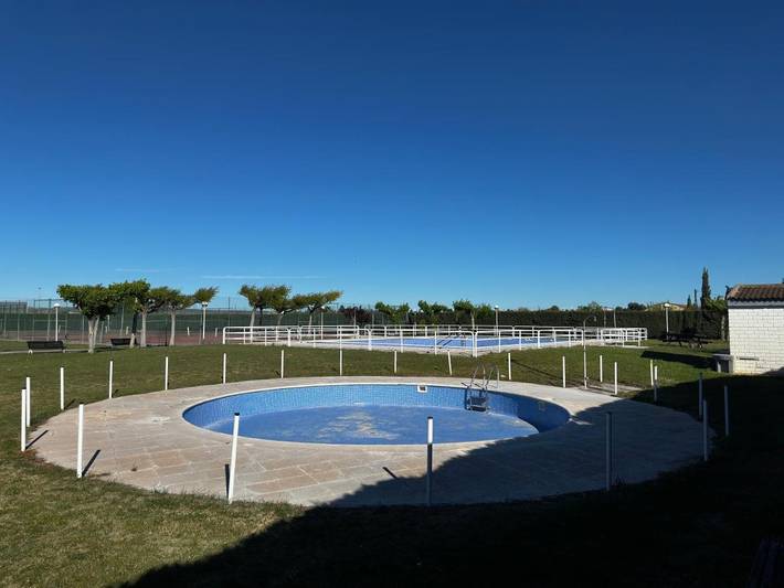 Location de vacances pour 8 personnes, avec Balcon et Terrasse ainsi que Jardin et Piscine à Saragosse - 3