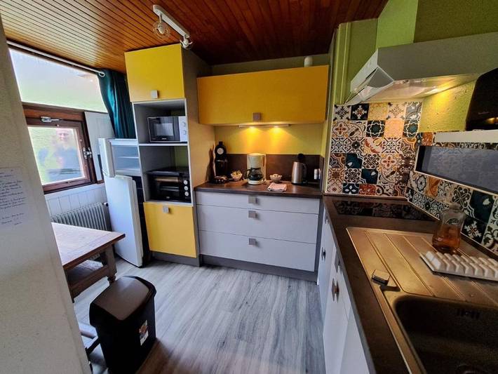 Gîte pour 6 personnes, avec balcon ainsi que vue et jardin dans La Banne d'Ordanche - 3