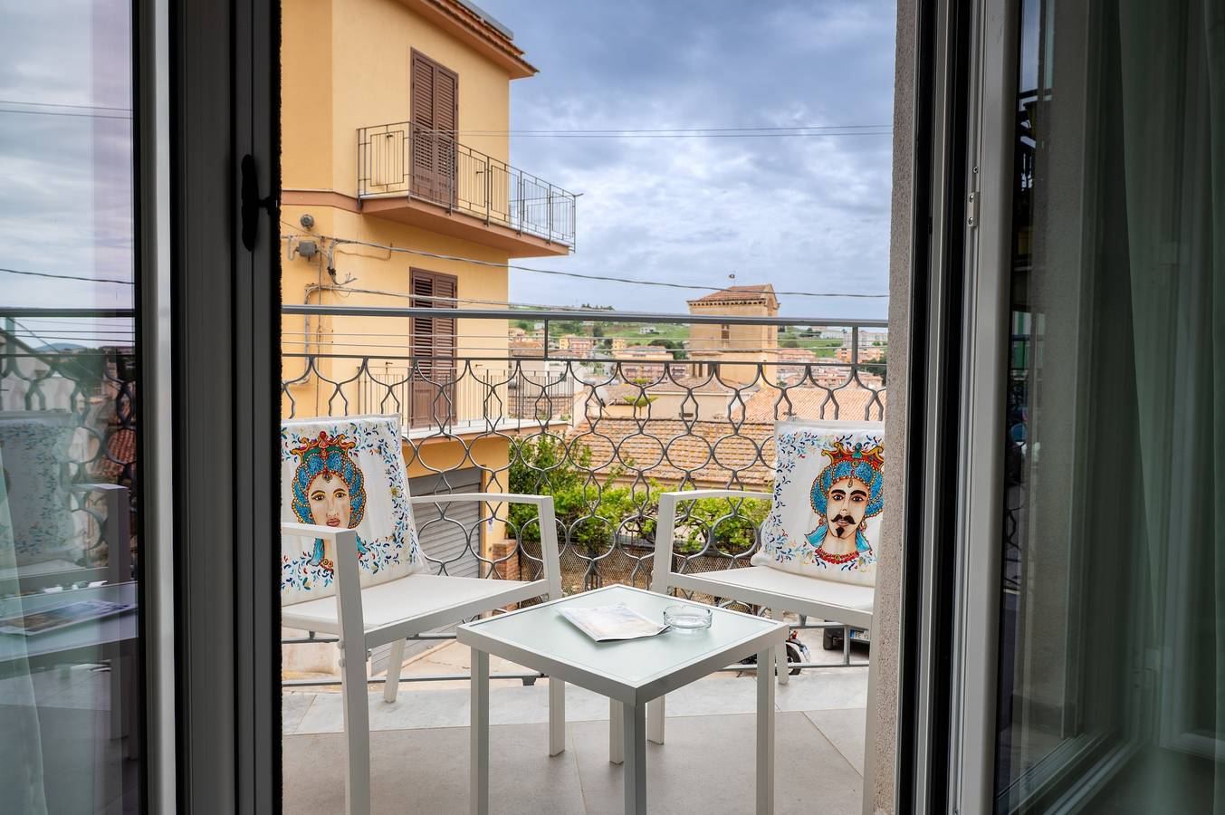 Monolocale intero, Appartamento 'Il Cortile Holiday House - Dimora Moderna' con Balcone, Wi-Fi e Aria Condizionata in Caccamo, Provincia di Palermo