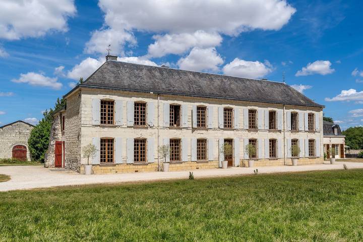 Location de vacances pour 12 personnes, avec Piscine à Prinçay