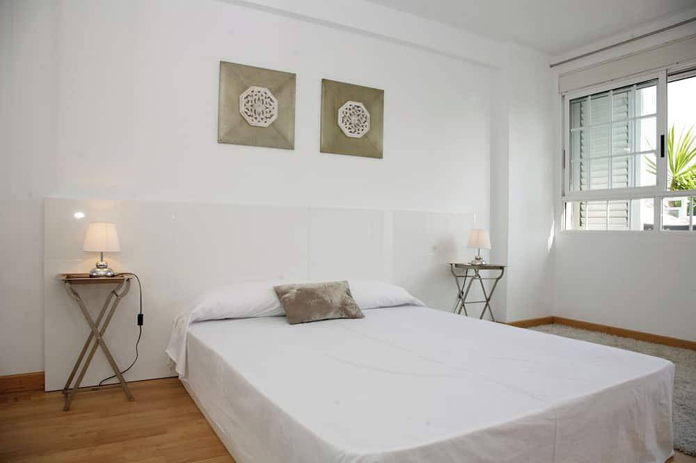Malvabeach Family House, on the beach of Valencia in Playa de la Malvarrosa, Valencia