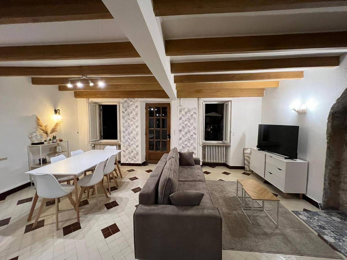 Three-Bedroom House in Tarnac, Région d'Ussel