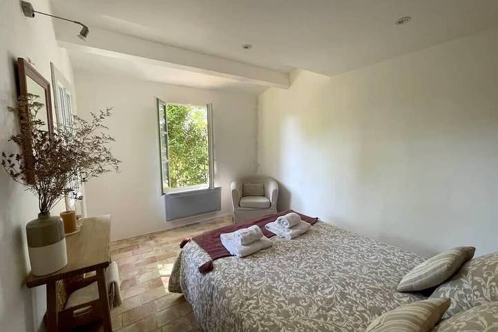 Charming Mas in the countryside, near the village of Lambesc, large garden, in Lambesc, Aix-en-Provence und Umgebung