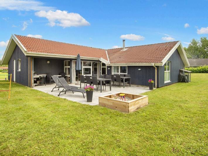 Ferienhaus für 12 Personen, mit Whirlpool und Terrasse sowie Garten und Pool auf Als - 4
