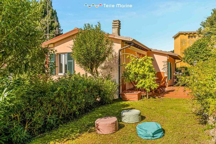 Ganze Wohnung, Ferienwohnung für 4 Personen mit Garten in San Terenzo, Lerici Gemeinde