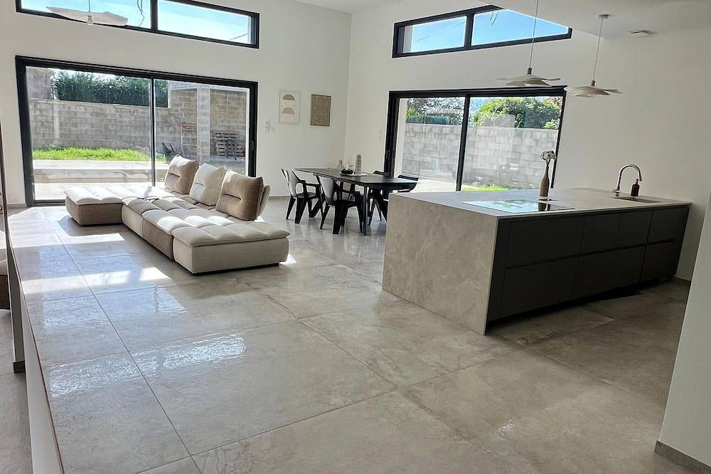 Magnificent house for 8 people in Saint-Marcel-lès-Valence, Región de Valence
