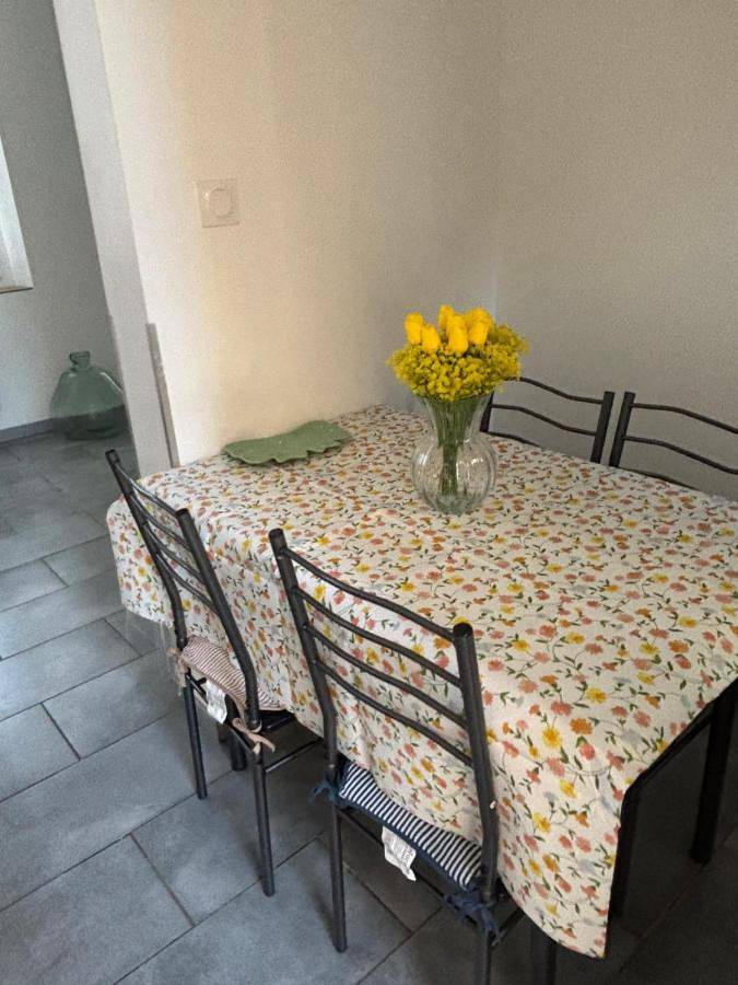 Location de vacances pour 6 personnes, avec terrasse, animaux acceptés à Port-de-Bouc - 4