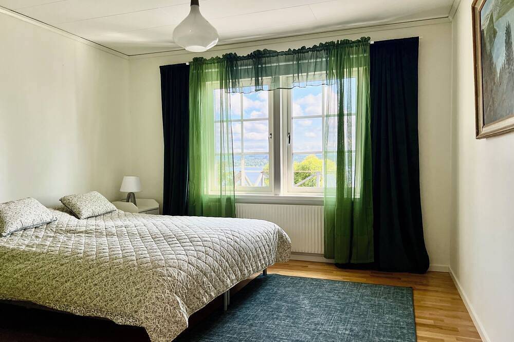 Villa Lakeplats: A spacious 4-bedroom house with astonishing views & free linens in Östersund, Jämtland