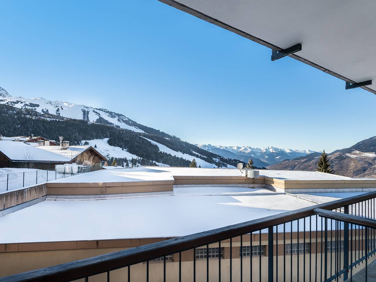Apartamento entero, Apartamento renovado cerca de las pistas con vista a las montañas y acomodaciones para 6 personas in Courchevel 1650 (Moriond), Saint-Bon-Tarentaise