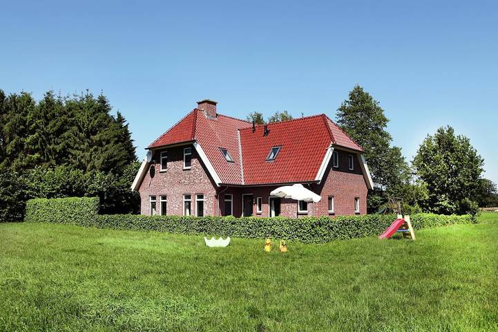 Ferienhaus für 13 Personen, mit Terrasse und Whirlpool sowie Garten - 1