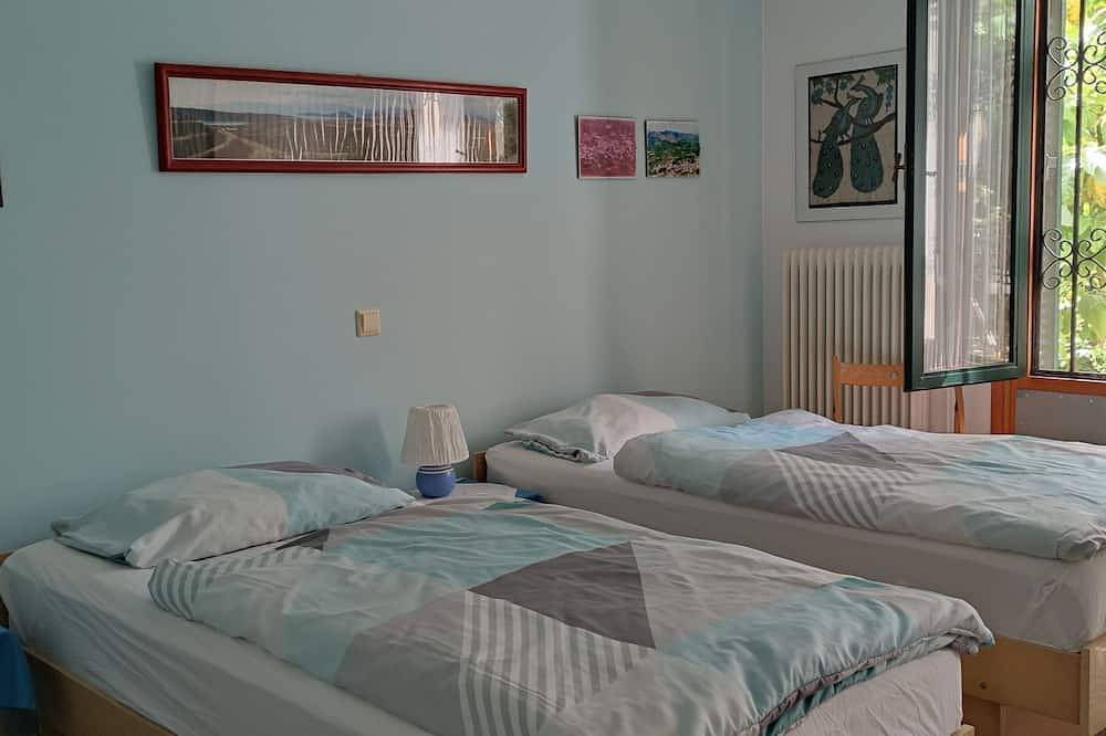 Ganze Wohnung, Haus Eleni, rollstuhlgerecht, zwischen Orangenbäumen, ruhige Lage, 2km vom Meer in Asini, Argolis