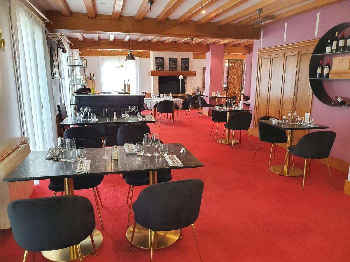 Hôtel Restaurant La Paix La Robe et le Palais in Forges-les-Eaux, Région de Dieppe